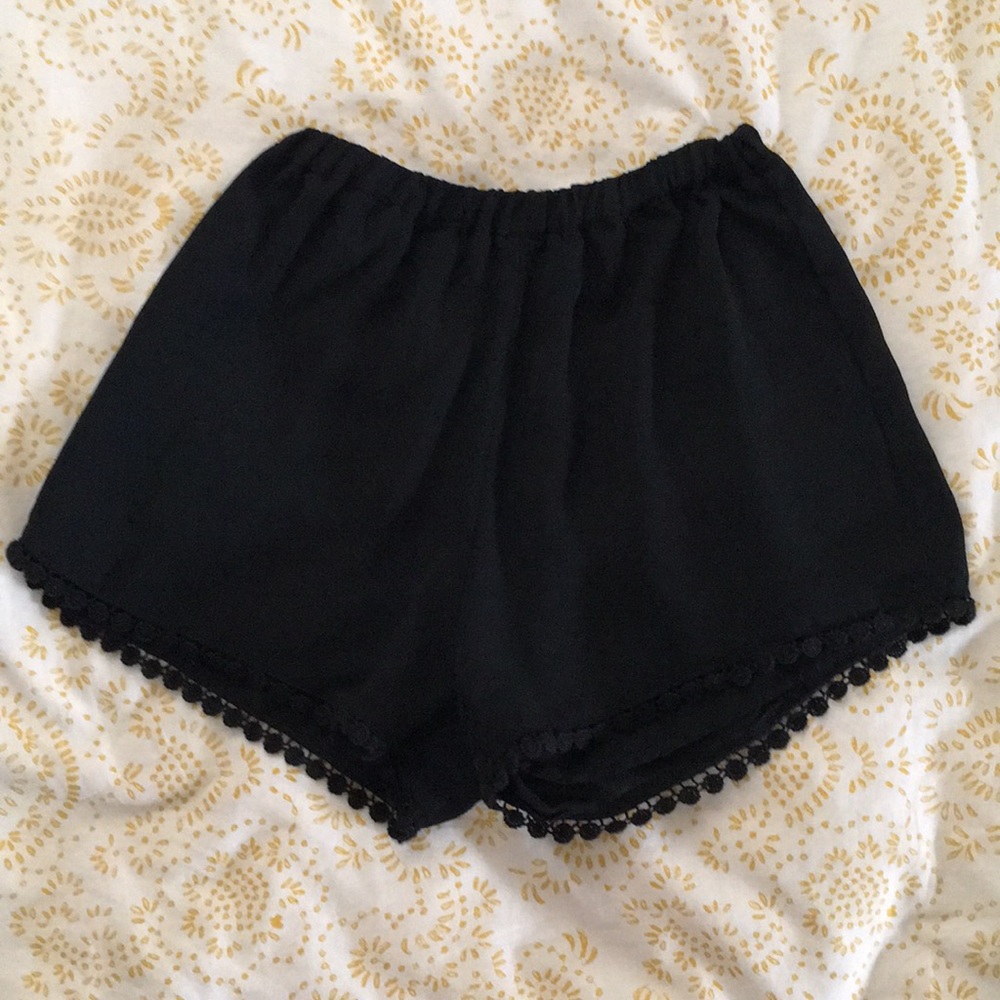 brandy melville flowy black shorts